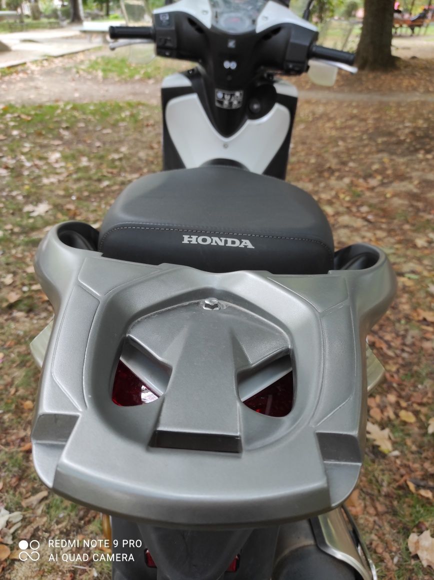 Honda.  sh.  125