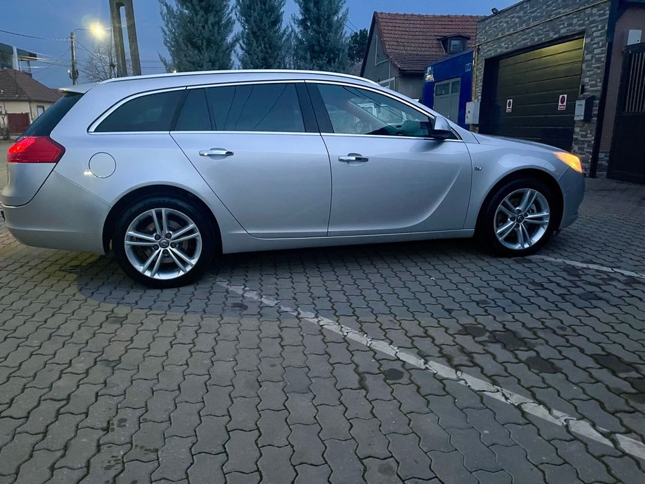 Opel Insignia Sport Tourer 4x4,118 Kw,An 2010 Clima GPS impecabil.