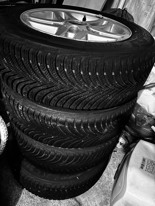 Jante+cauciucuri marca BMW, 195/65/R15 150 euro 4 bucati.