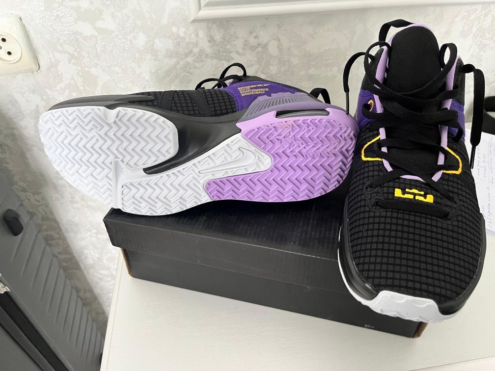 Nike LeBron Witness 7 EP 'Lakers' 42 размер