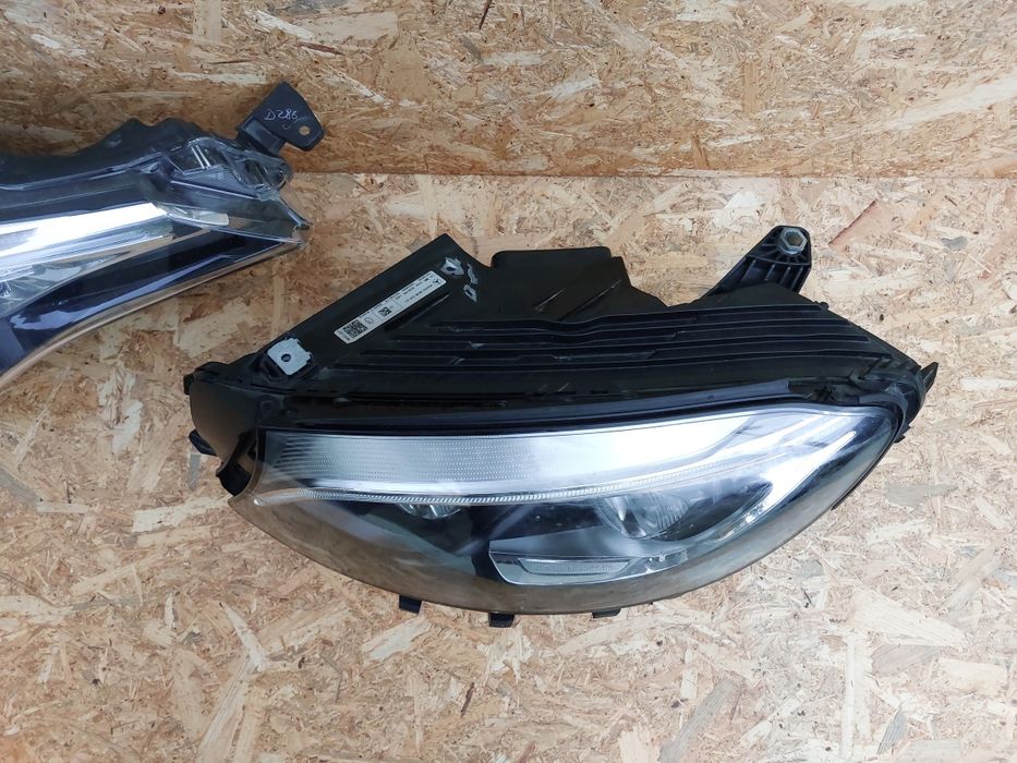 Far dreapta toyota avensis drl led , far stanga mercedes glc w253 ils