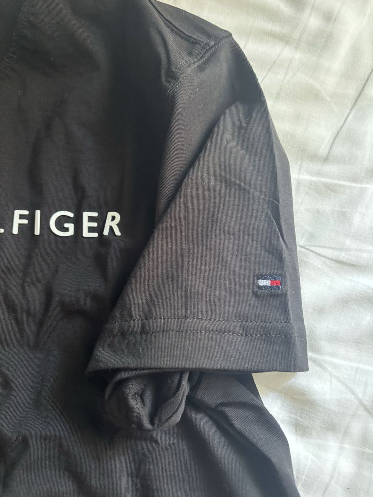 Тениска Tommy hilfiger. М