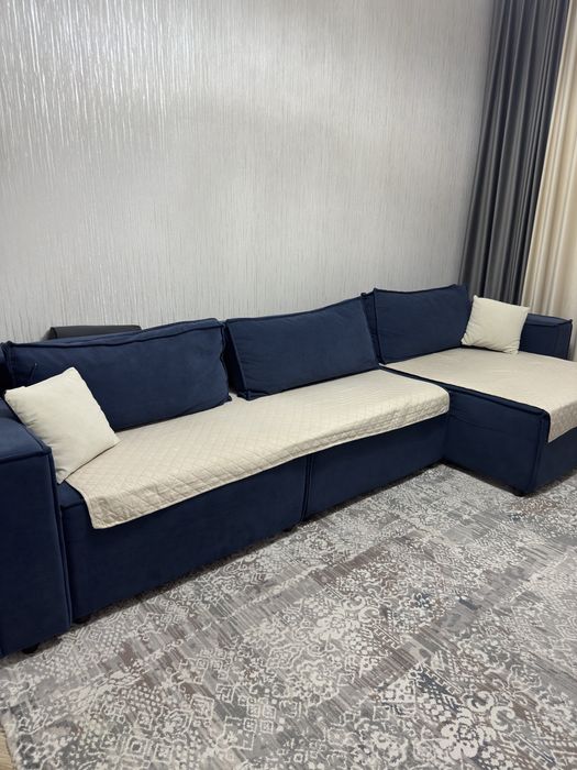 Продам диван угловой б/у 1 год  три метра длинна