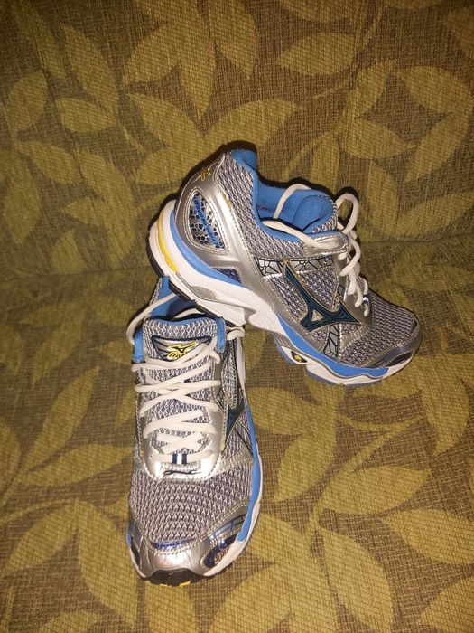 Дамски маратонки Mizuno Wave Nirvana 7