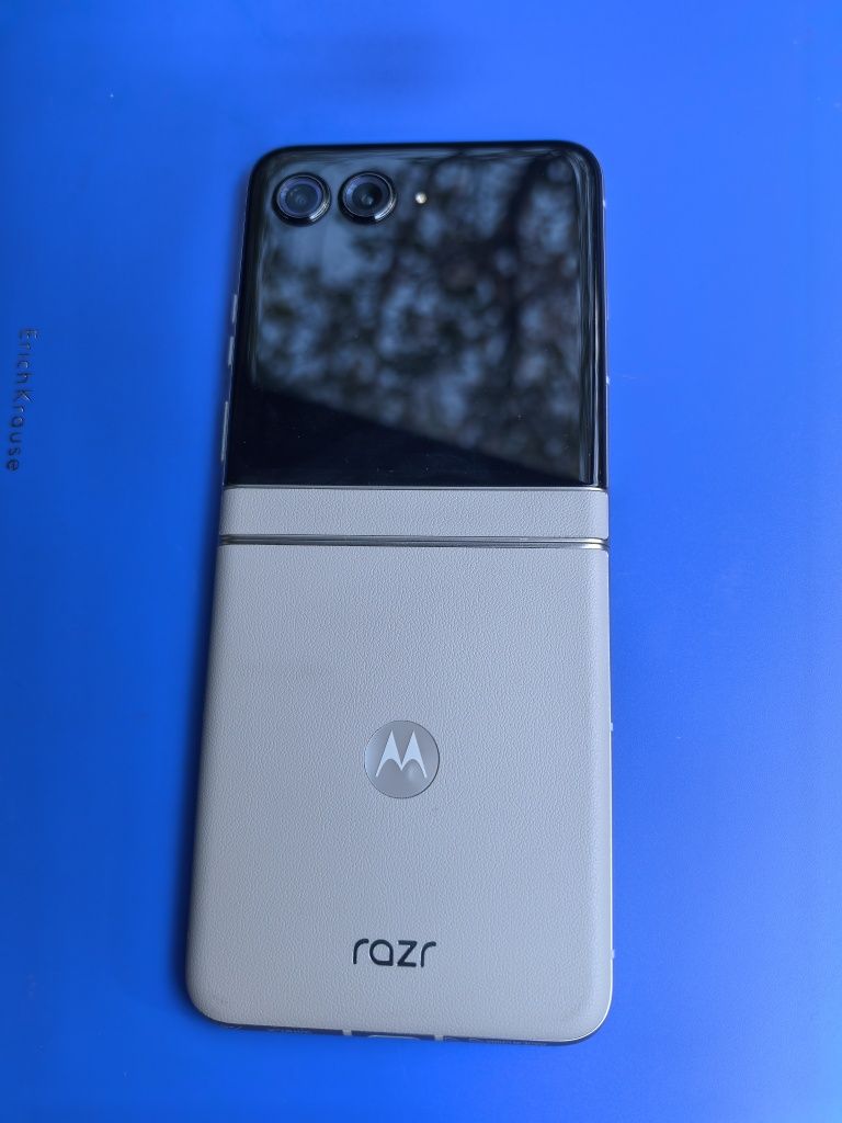 Моторола razr 50