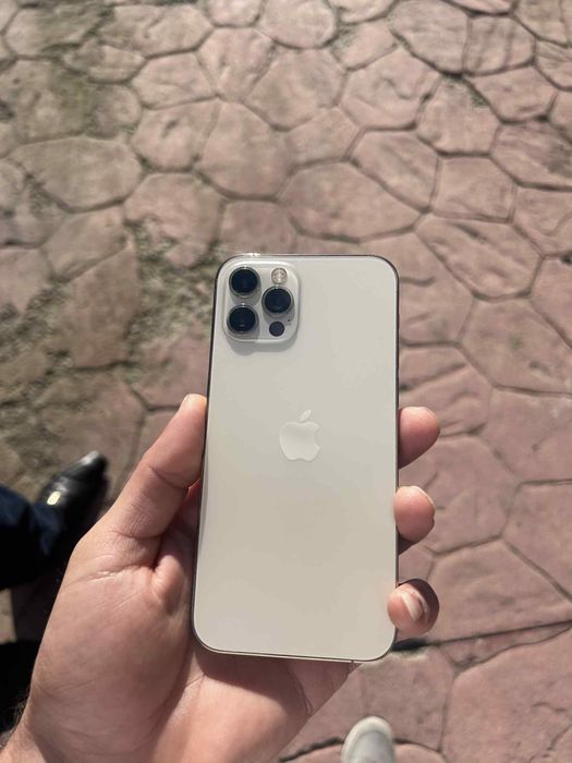 Urgent Vand Iphone 12 pro Gold