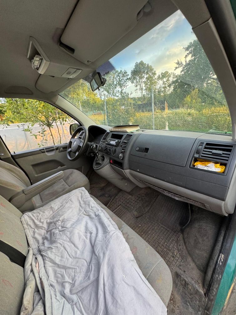 Vând Volkswagen Transporter T5
