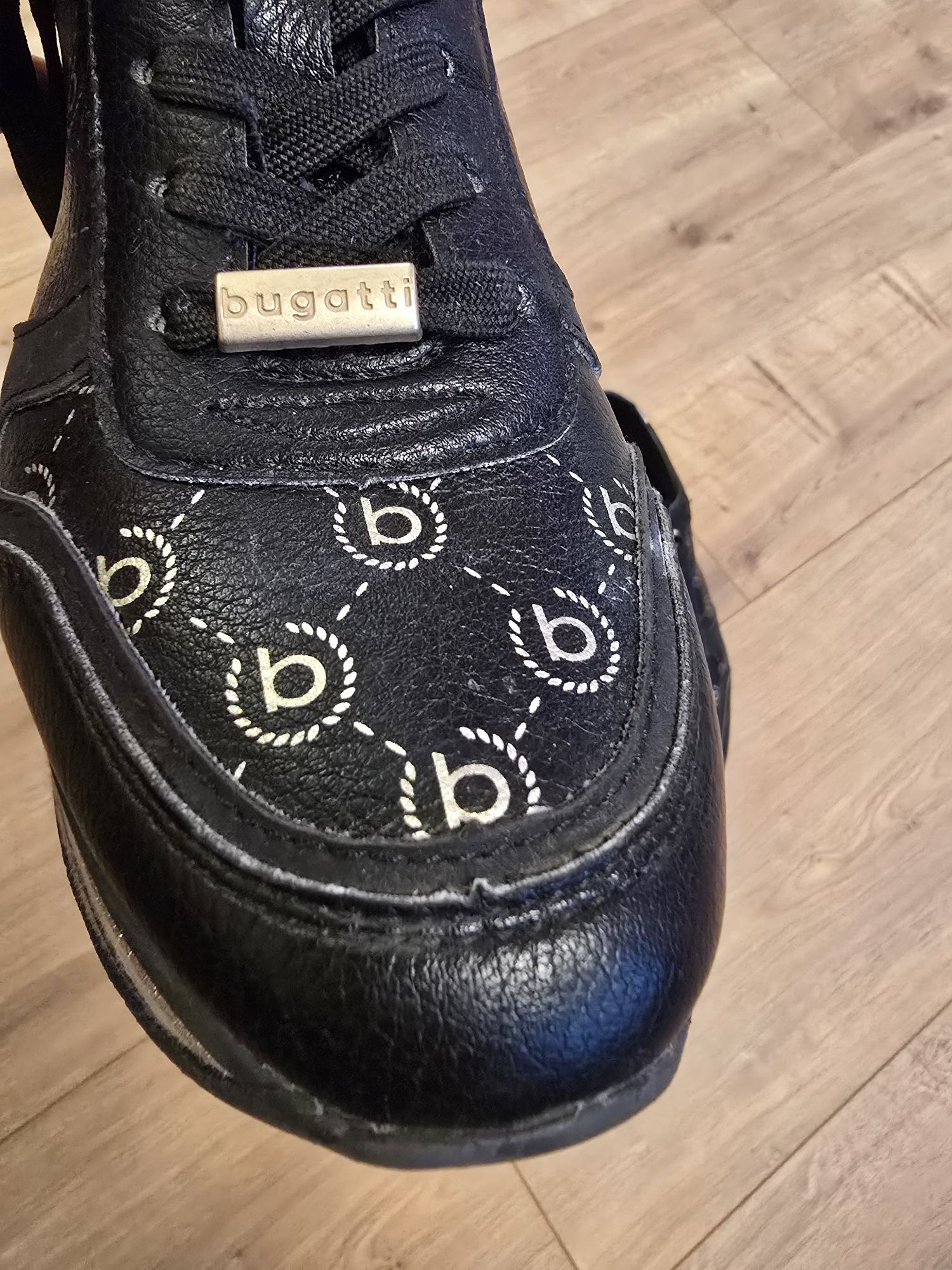 Маратонки Bugatti