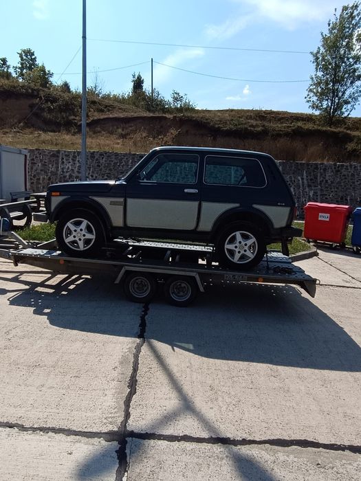 Vând Lada Niva 1.7 benzina 4×4 cauciucuri noi,numere rosii