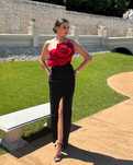 Rochie neagră lungă cu flori roșii