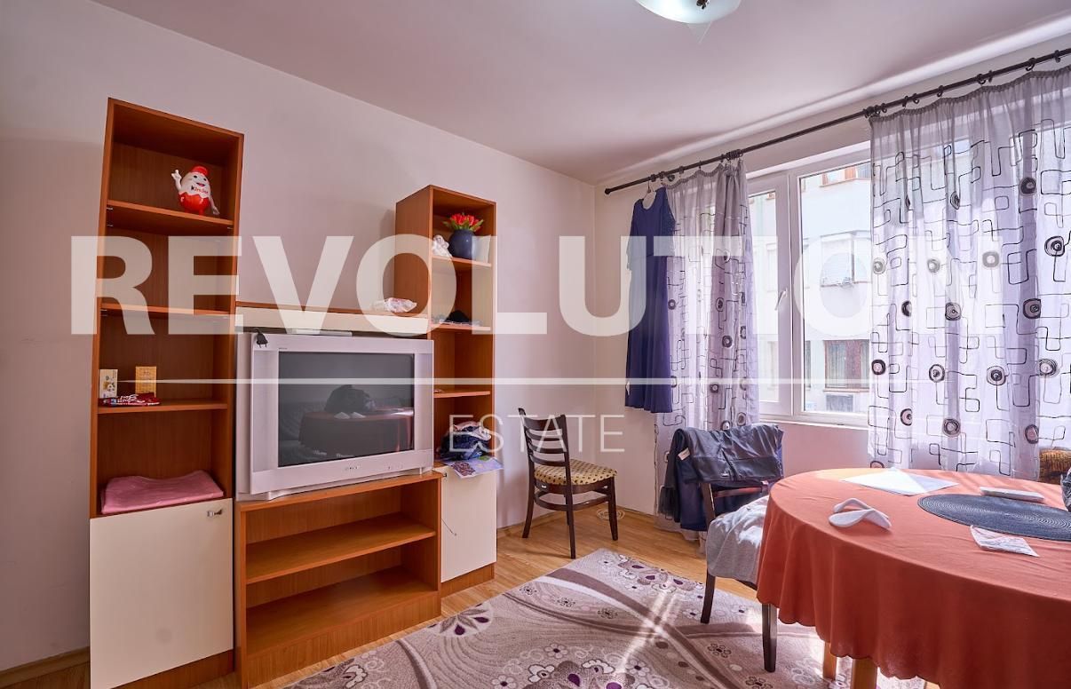 Дава се под наем Тристаен апартамент в Пловдив, Кършияка - 67 кв.м за 275 € - Снимка #2