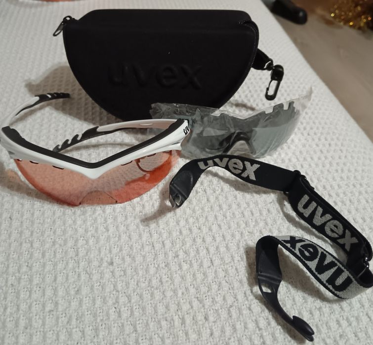 UVEX спортен комплект – очила с предпазни сменяеми рамки + калъф (чист