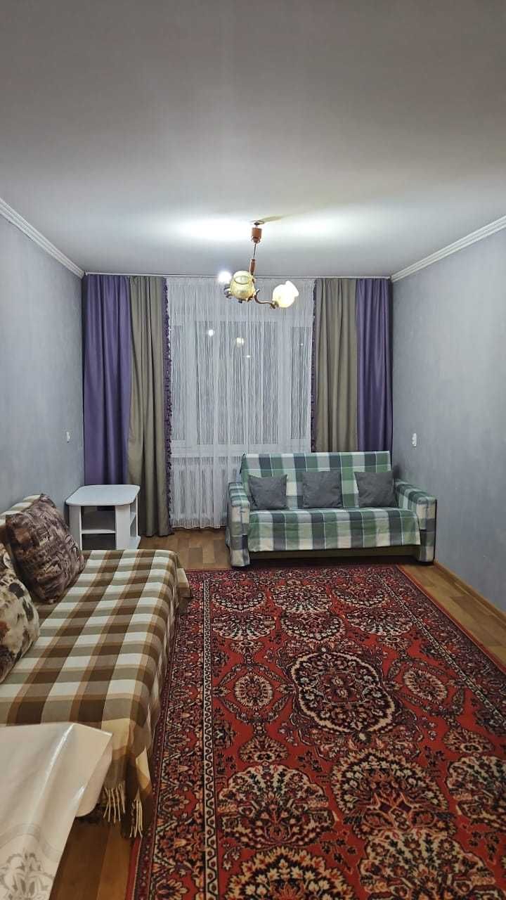Сдам посуточно 3-х комн кв-ру  Металлургов 19/2