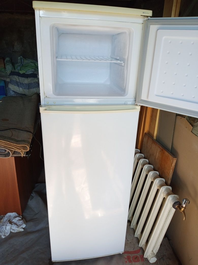 Продается холодильник Артель