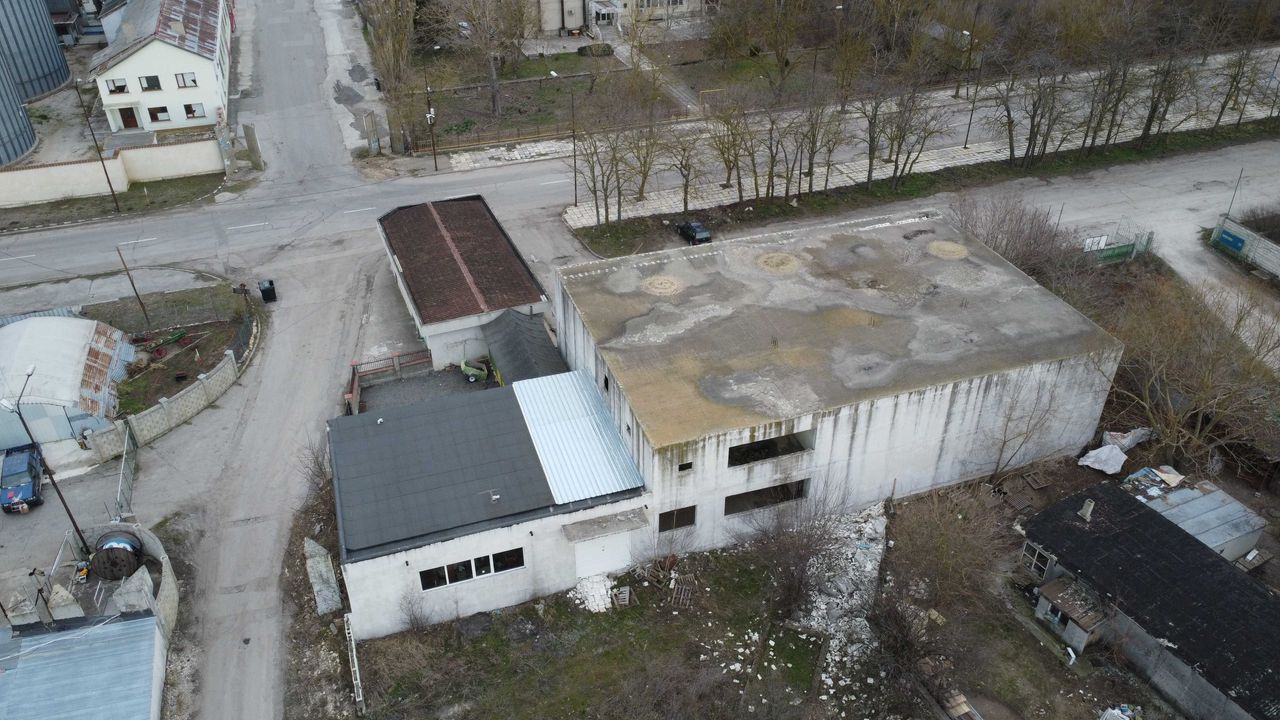 Продава се Промишлена сграда в Каварна - 1137 кв.м за 157 €/кв.м - Снимка #13