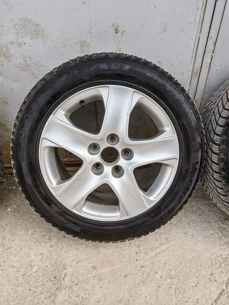 235 55 17 Goodyear всезезонни