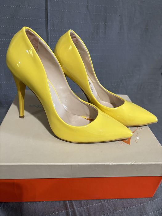 Pantofi stiletto marime 38