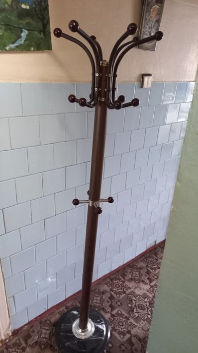 Вешалка напольная.