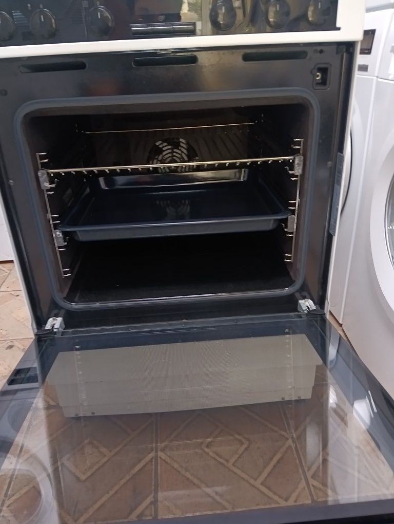 Свободно стояща печка с керамичен плот Voss Electrolux 2годиниГаранция