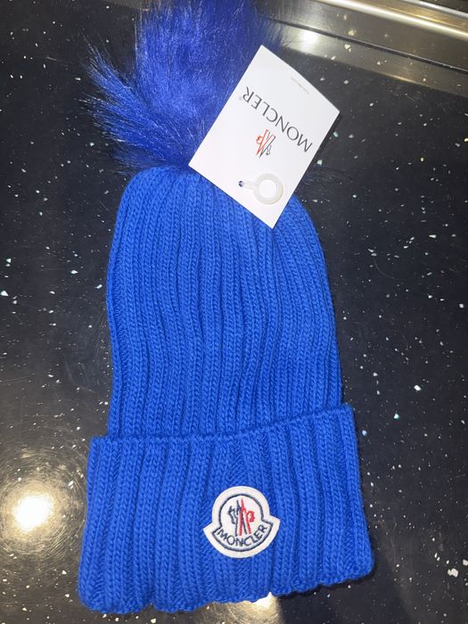 Шапки зимни moncler