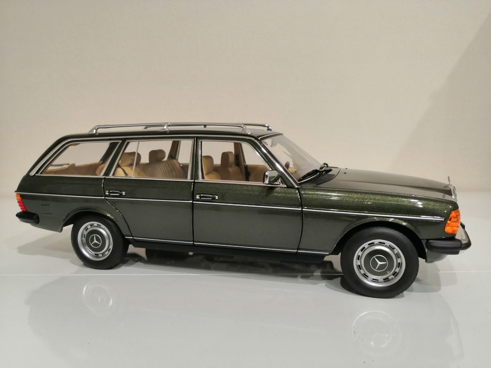 Mercedes W123 combi, Norev 1:18