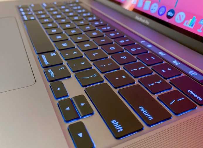 Замена клавиатуры и подсветки клавиатуры macbook! В сервисном центре!