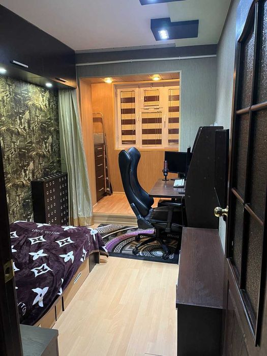 Продаётся своя квартира 2/5/5 13 кв Фархадский перекрёсток