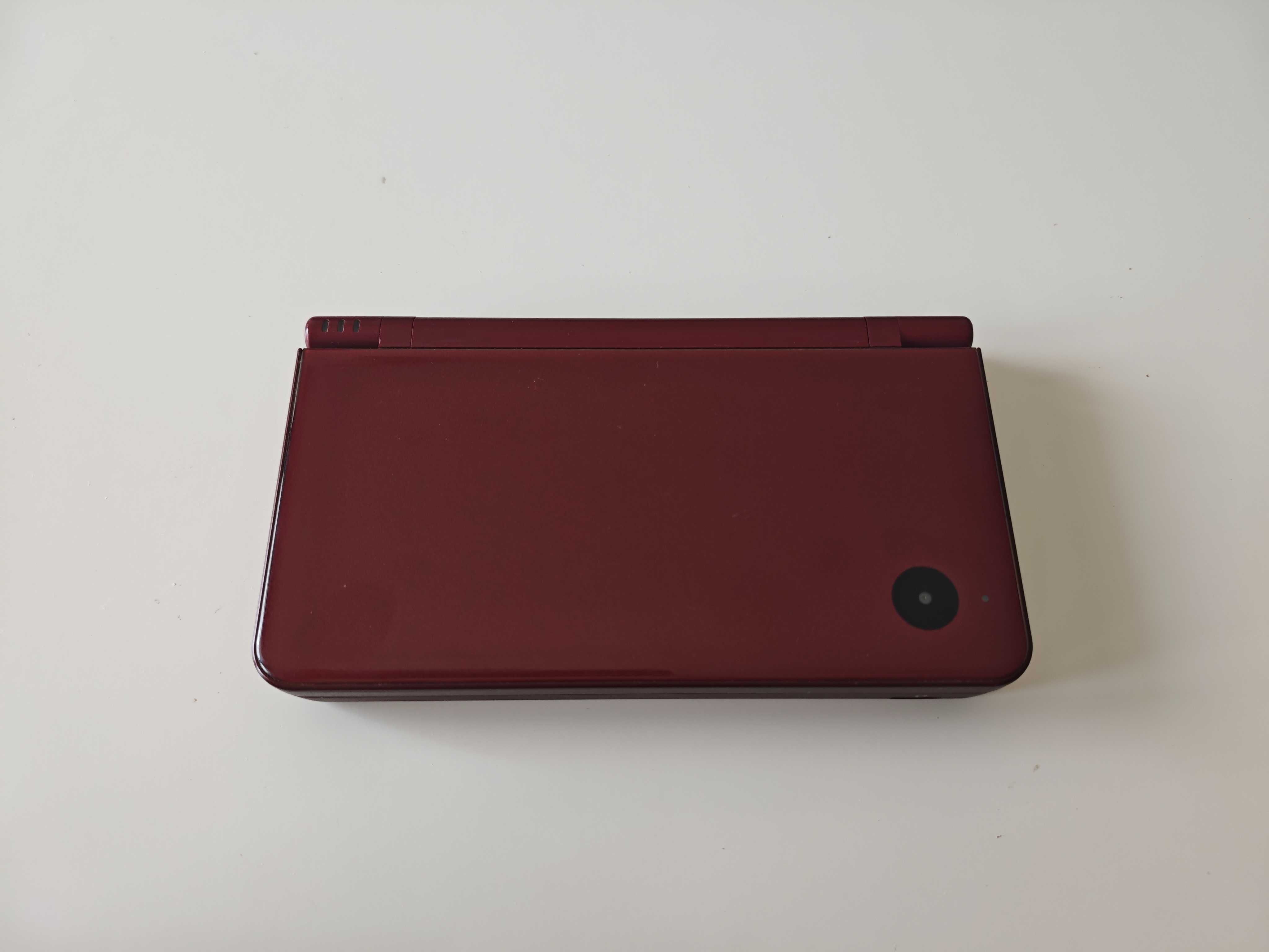Продавам Nintendo DSi XL с качени много игри