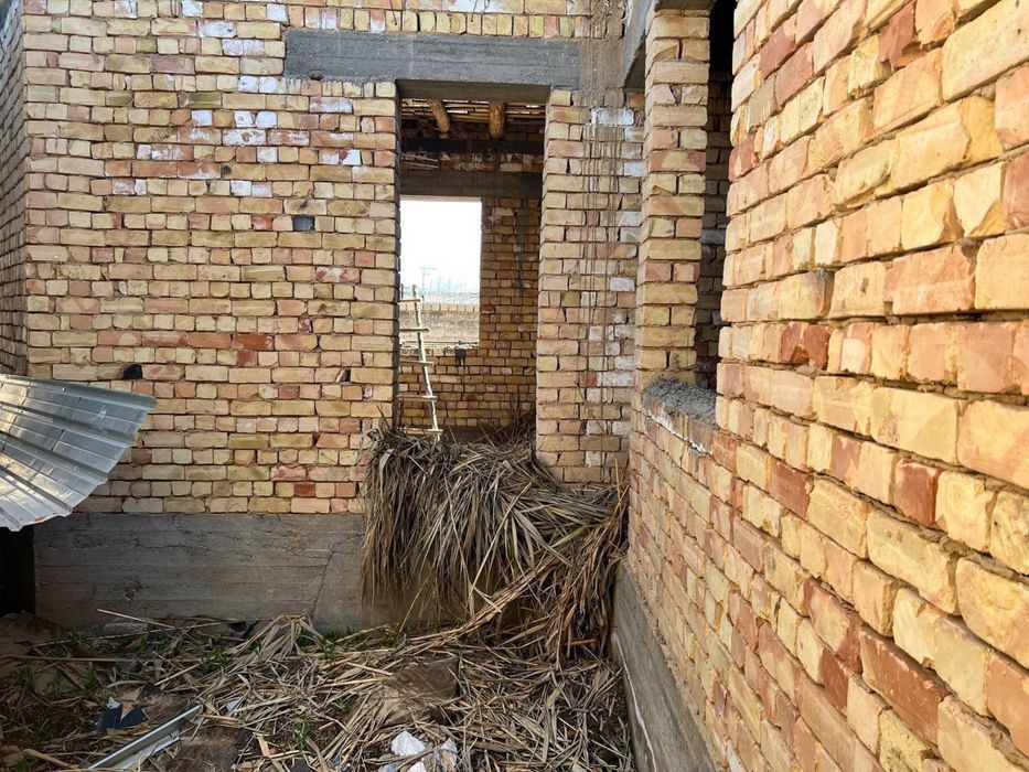 Продаю дом каробка срочна 5 сотик  9 комнат