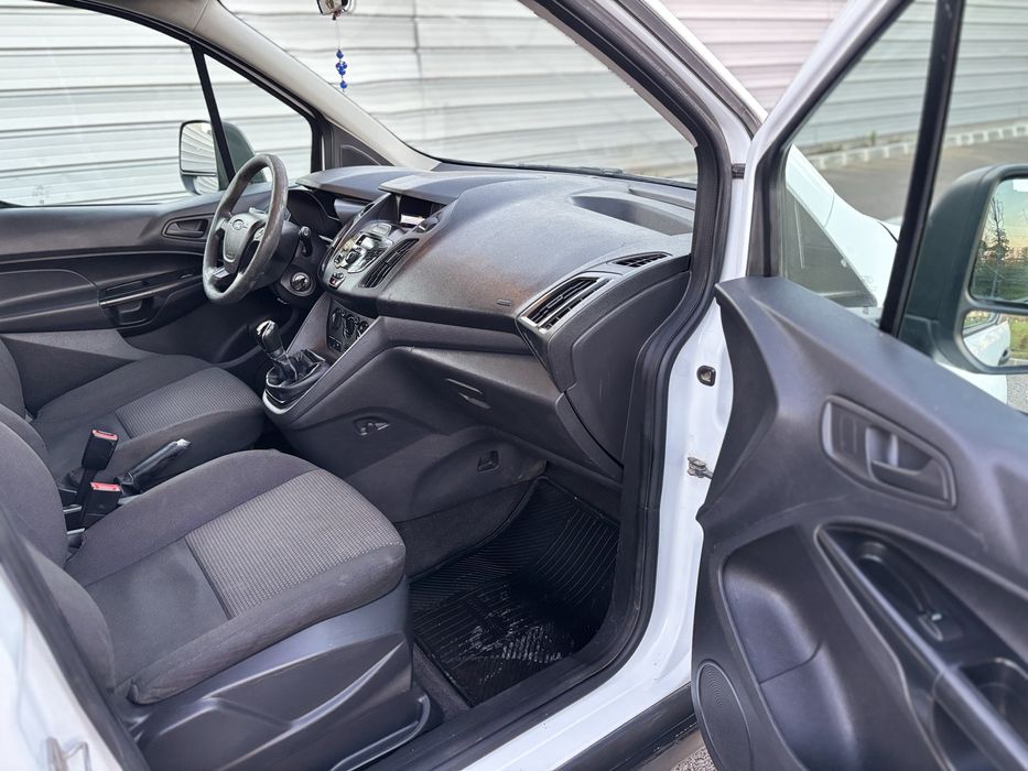 Vand/Schimb Ford Transit Connect 1.6 Tdci fab 2015 model Maxi 5500€