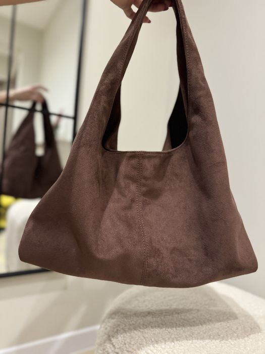 Велурена кафява чанта модел 2025