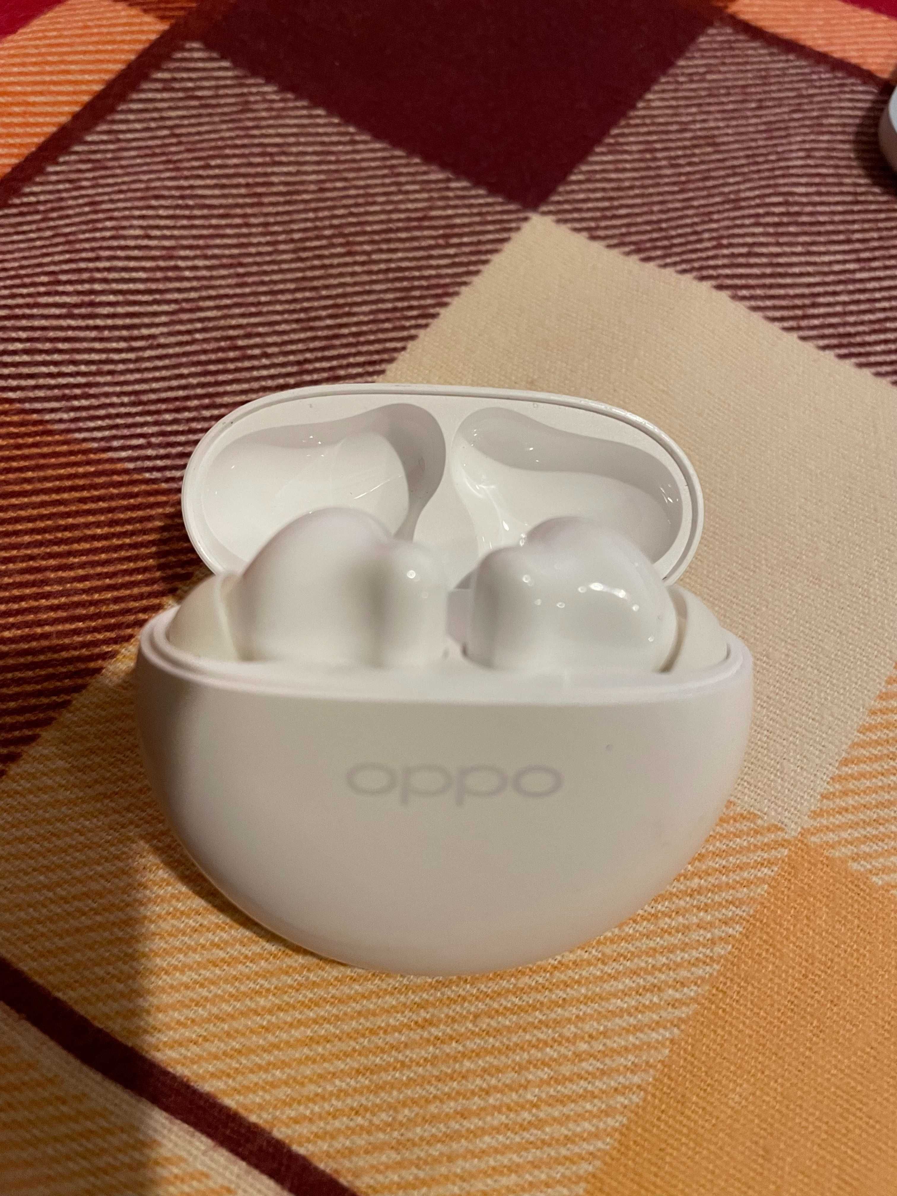 Слушалки Oppo. Използван с грижа