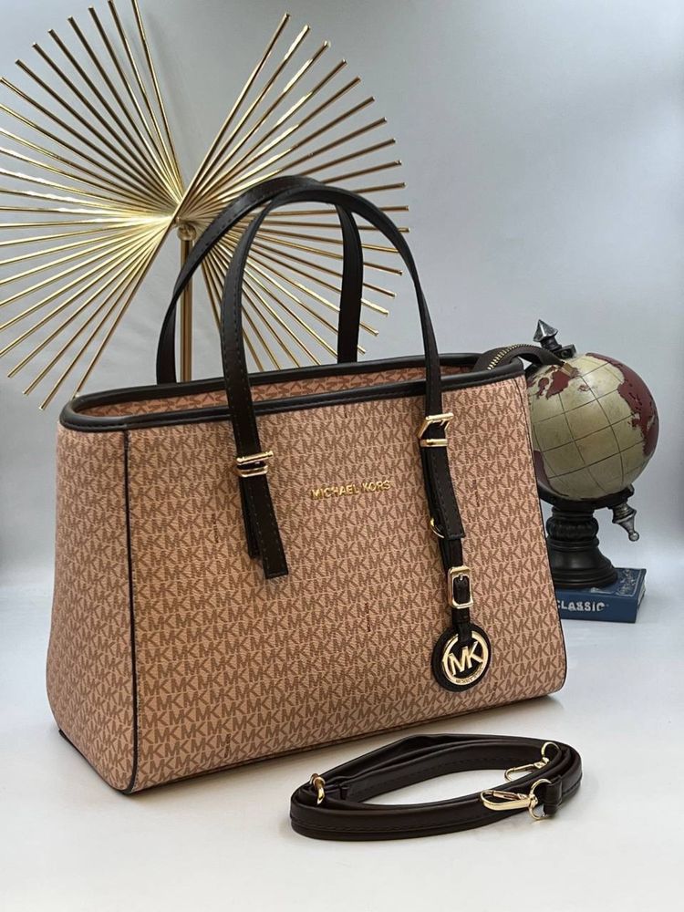 Geanta Michael Kors Noua !!! Dimensiuni 32/23 !!!