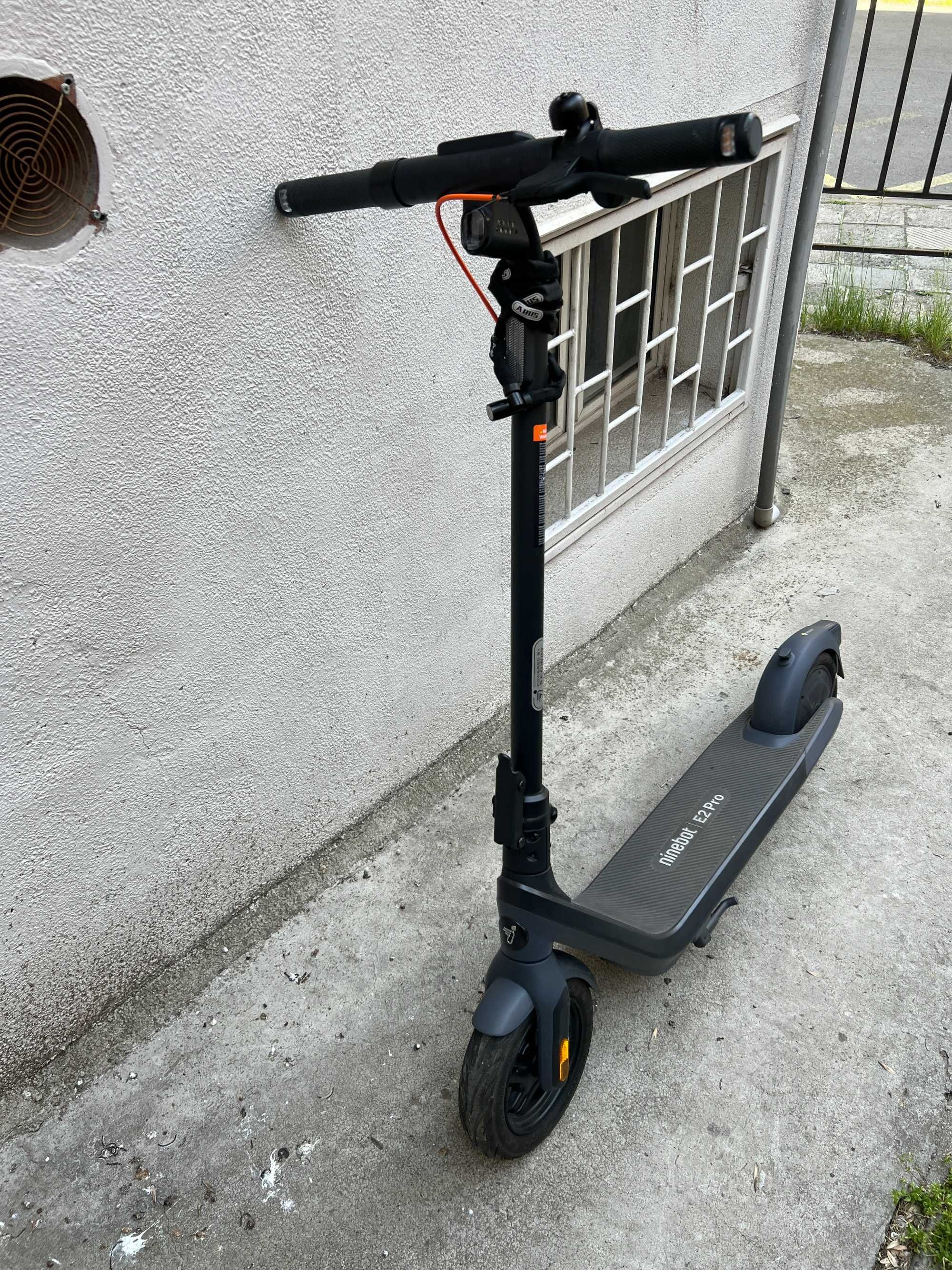 Електрическа тротинетка Segway Ninebot E2E Pro
