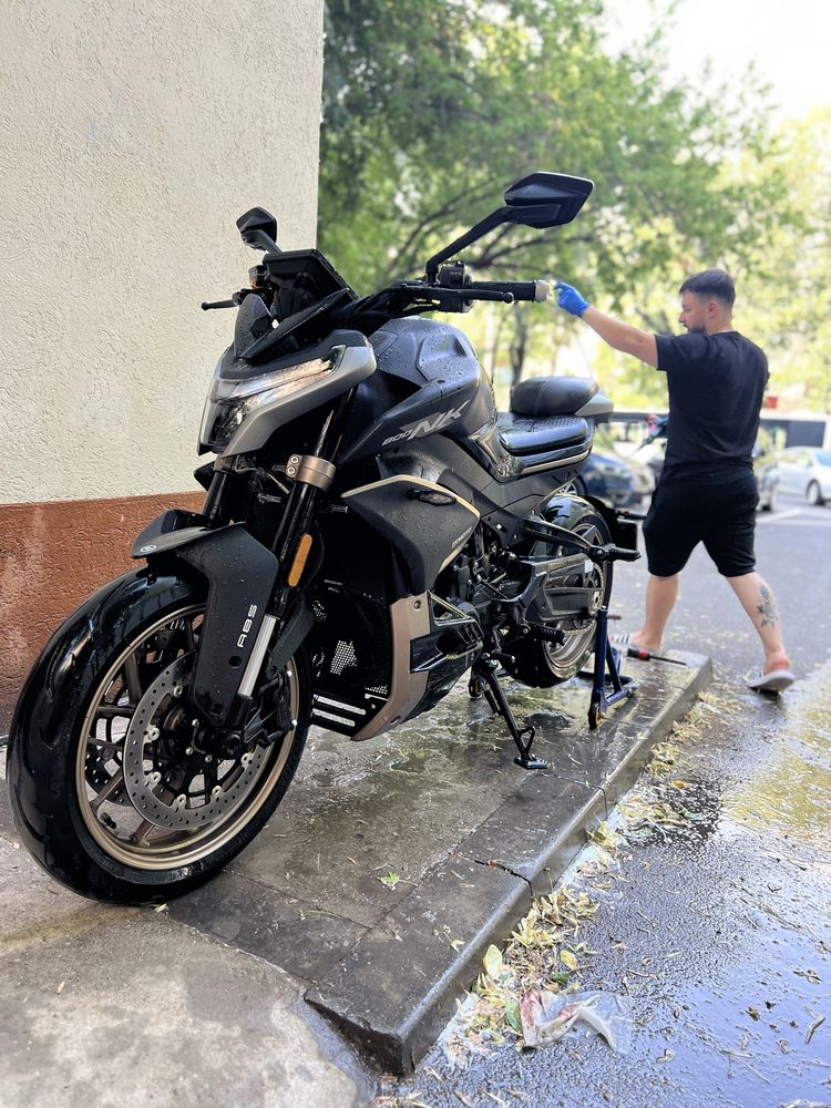 CF Moto 800NK Advanced