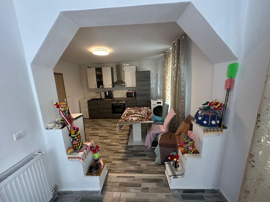 Vând casă locuibila renovată în totalitate