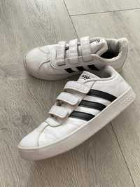 Adidasi adidas marime 33