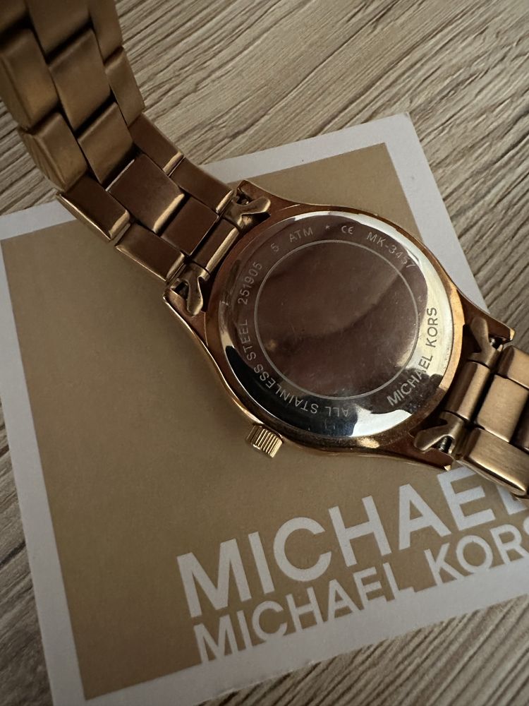 Часовник Michael Kors!Оригинален!