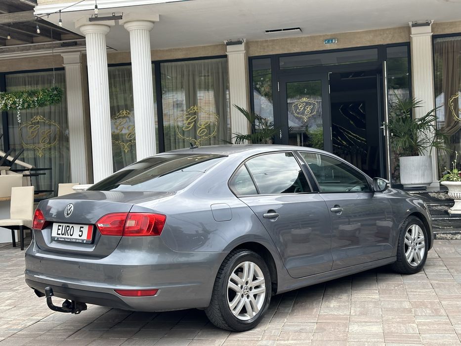 Volkswagen Jetta 2012/1.6tdi DSG/Euro5
