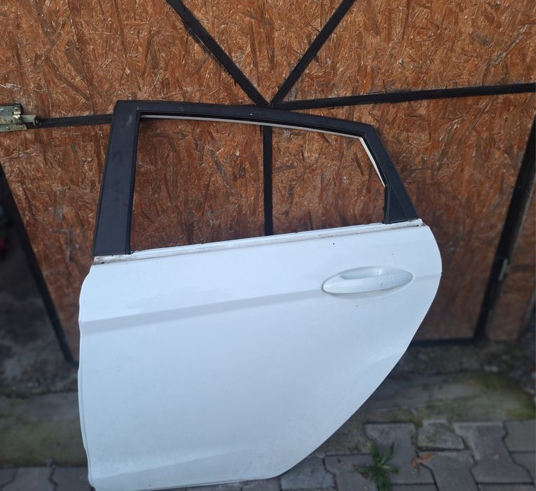 Vând usa spate stânga ford fiesta mk7 facelift