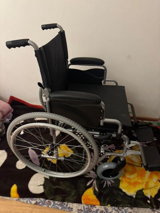Продам  новую инвалидную коляску