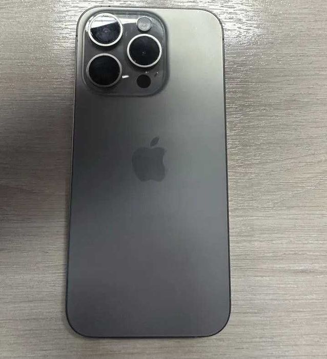 Iphone 15 PRO 256 gig TITANIUM