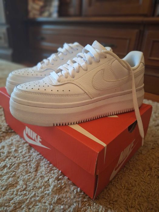 Adidasi Nike Court Vision Alta