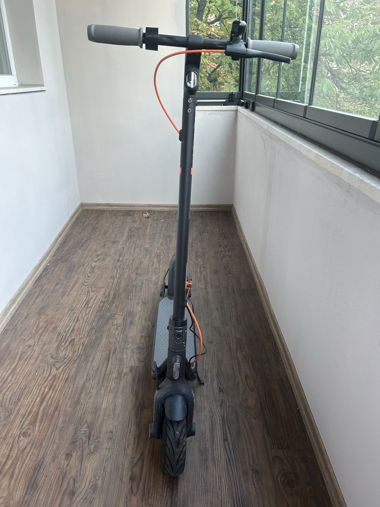 Segway Ninebot F35 - eлектирческа тротинетка, 30 км/ч, 40 км обхват