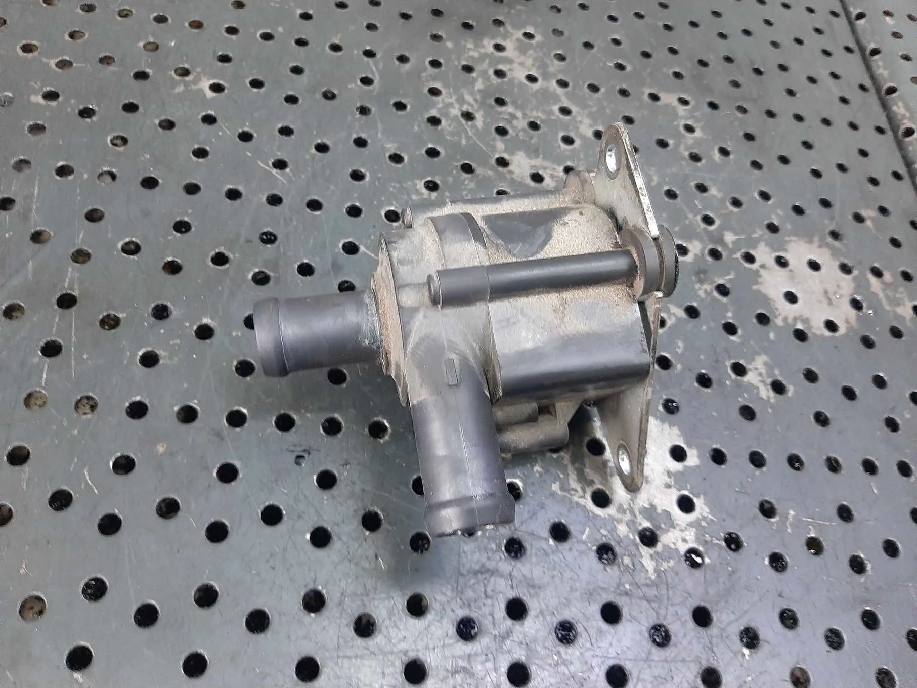 pompa recirculare apa 2.0 d d4204t8  volvo v40 v60  31338211  704773000