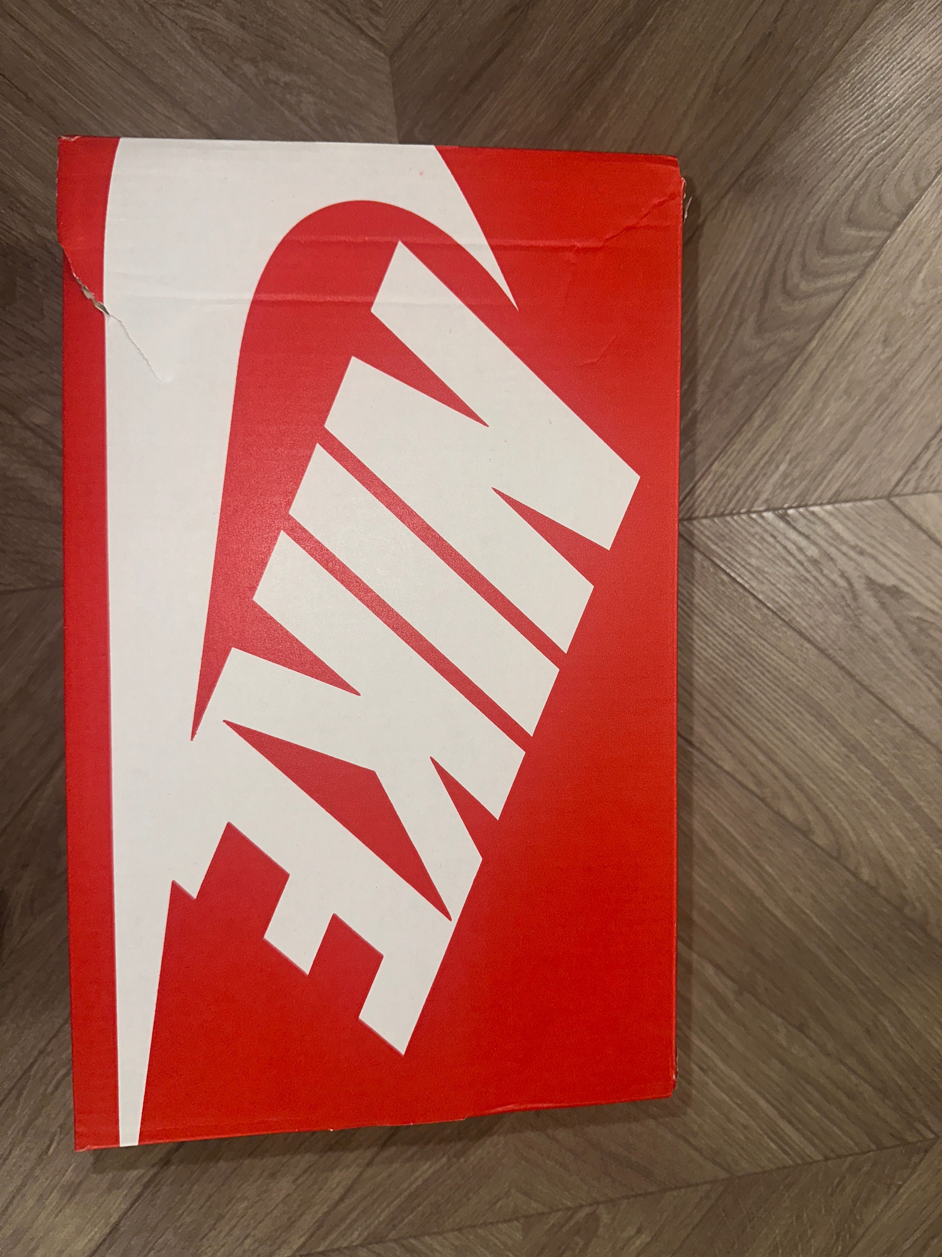 Маратонки NIKE 38.5
