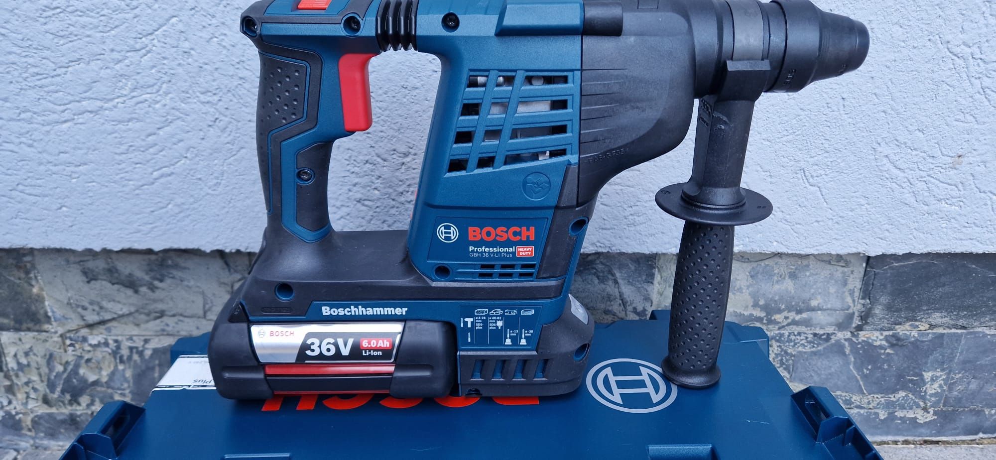 Bosch rotopercutor pe acumulator de 36 V