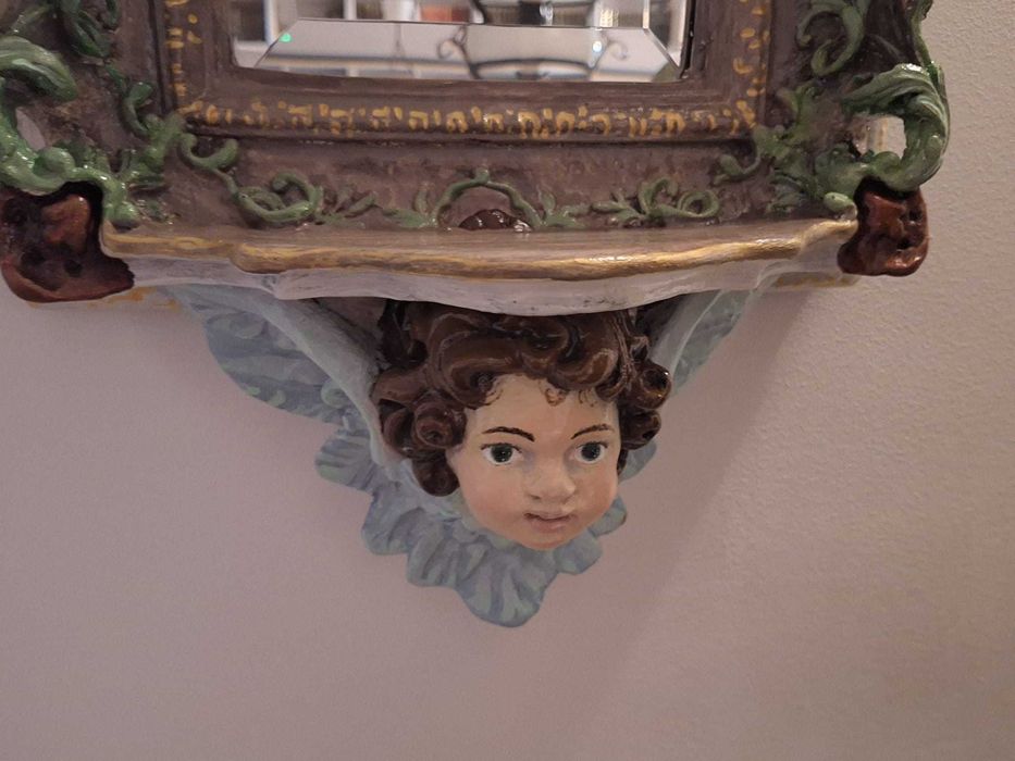 Oglindă vintage cu heruvim recondiționată manual, din rășină
