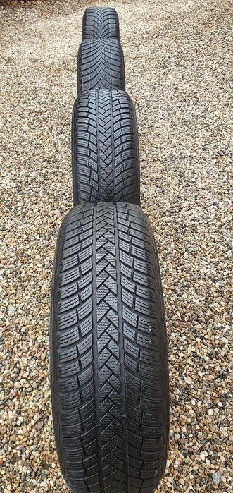 Jante din otel originale vw pe 17.cu gume de iarna .