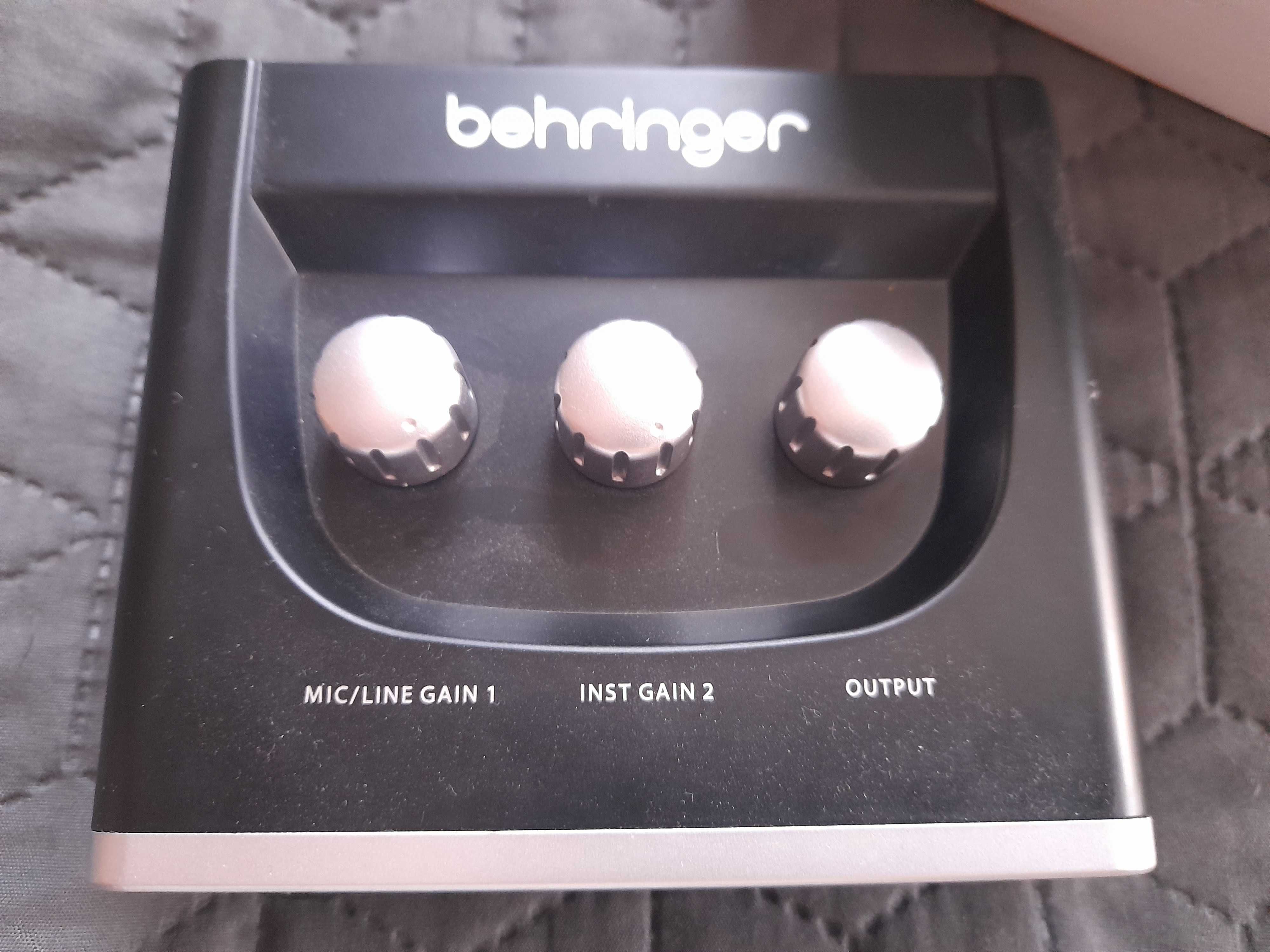 Аудио Интерфейс Behringer U-Phoria UM2